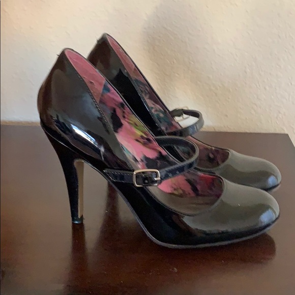 Heels - Picture 2 of 2